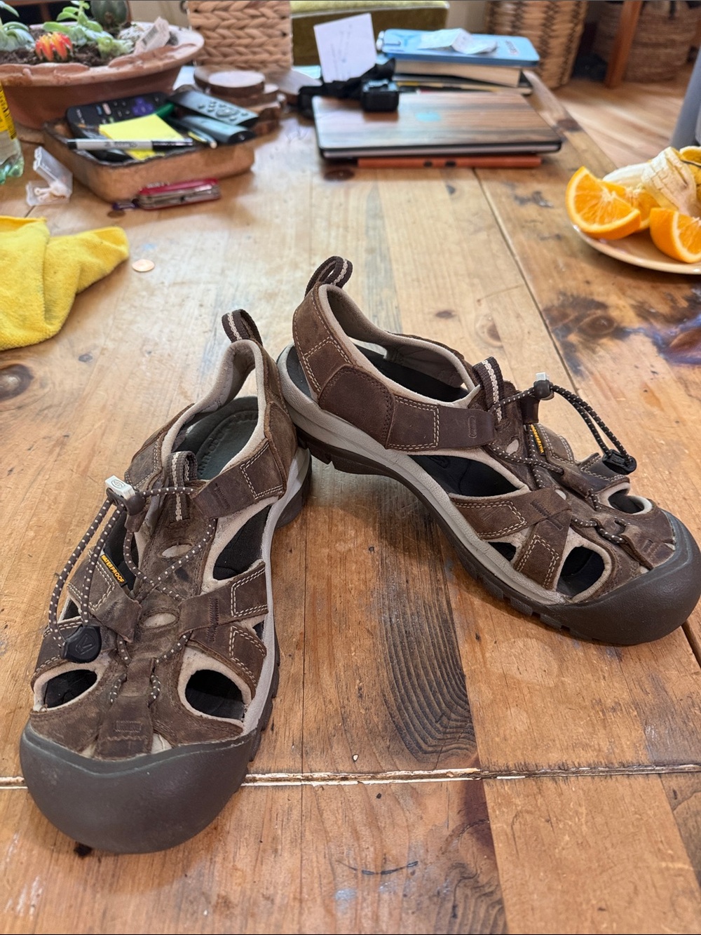 KEEN Venice Brown Leather Hiking Water Sandals GUC Womens Size 9 / EU 39.5